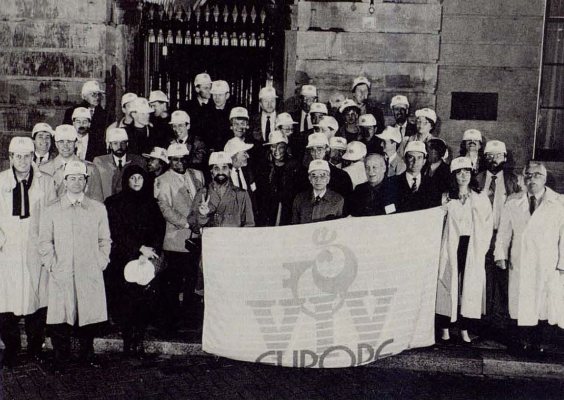 Poultry and livestock press from all over the world visiting VIV EUROPE 1988; in the centre of the photo, the President of the WPSA, Dr. Yukio Yamada.