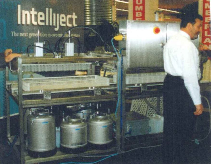 Machine for in ovo chick vaccination presented at VIV EUROPE 2001